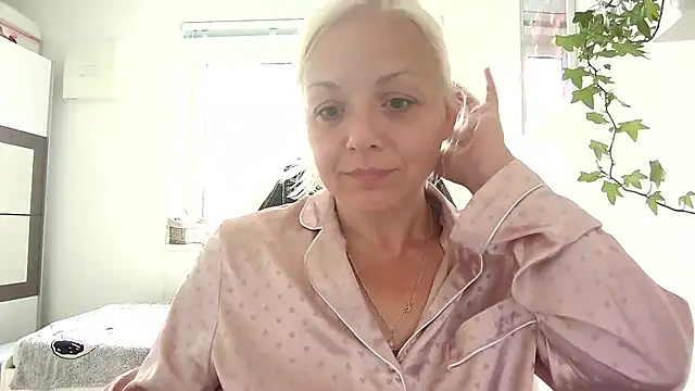 Snapshot of Linsy_Kim chatting on September 13, 7:08 am Linsy Kim online show from September 13, 7:08 am