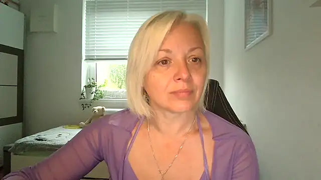 Snapshot of Linsy_Kim chatting on October 2, 5:44 am Linsy Kim online show from October 2, 5:44 am