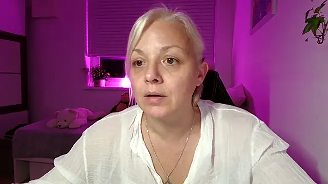 Snapshot of Linsy_Kim chatting on November 14, 6:44 pm Linsy Kim online show from November 14, 6:44 pm