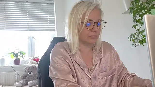 Linsy Kim online show from March 12, 8:29 am