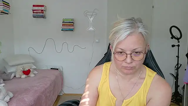 Linsy Kim online show from March 28, 12:28 pm