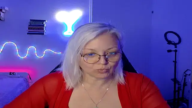 Linsy Kim online show from April 2, 6:14 pm