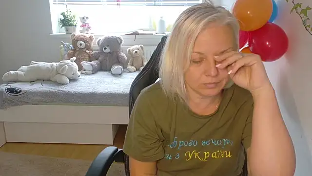 Linsy Kim online show from December 15, 9:26 am