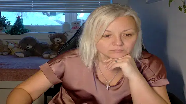 Snapshot of Linsy_Kim chatting on February 15, 4:28 pm Linsy Kim online show from February 15, 4:28 pm