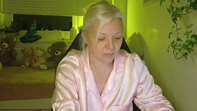 Snapshot of Linsy_Kim chatting on February 12, 11:59 pm Linsy Kim online show from February 12, 11:59 pm