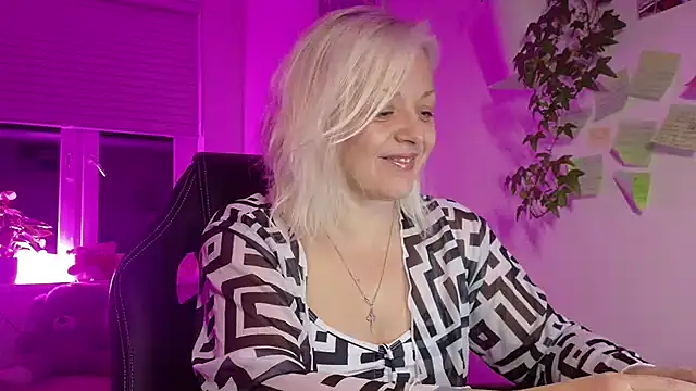 Linsy Kim online show from March 11, 8:25 pm