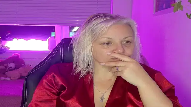 Snapshot of Linsy_Kim chatting on February 7, 6:49 pm Linsy Kim online show from February 7, 6:49 pm