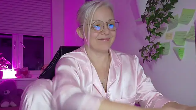 Linsy Kim online show from March 12, 8:35 pm