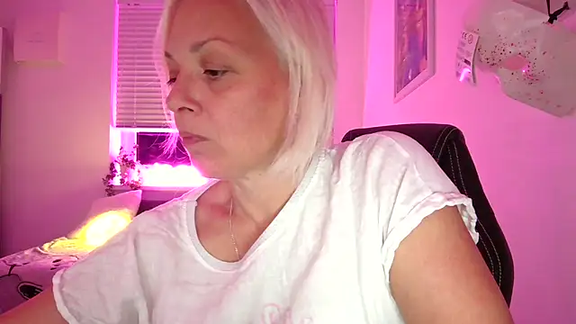 Snapshot of Linsy_Kim chatting on September 19, 6:34 pm Linsy Kim online show from September 19, 6:34 pm