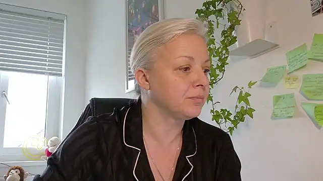 Snapshot of Linsy_Kim chatting on March 1, 8:36 am Linsy Kim online show from March 1, 8:36 am