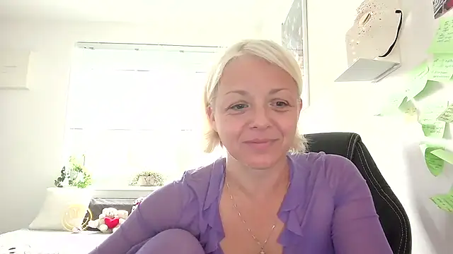 Snapshot of Linsy_Kim chatting on September 17, 5:42 am Linsy Kim online show from September 17, 5:42 am