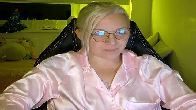 Snapshot of Linsy_Kim chatting on February 11, 11:04 pm Linsy Kim online show from February 11, 11:04 pm