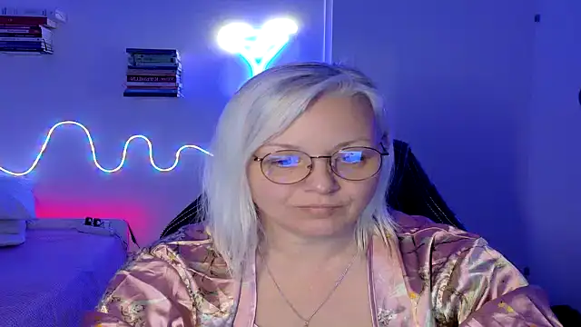 Linsy Kim online show from April 4, 7:20 pm