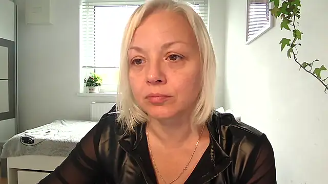 Snapshot of Linsy_Kim chatting on October 28, 7:40 am Linsy Kim online show from October 28, 7:40 am