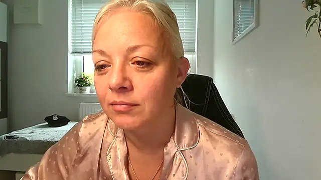 Snapshot of Linsy_Kim chatting on October 25, 7:07 am Linsy Kim online show from October 25, 7:07 am