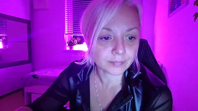 Snapshot of Linsy_Kim chatting on October 28, 7:46 pm Linsy Kim online show from October 28, 7:46 pm