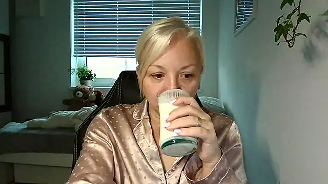 Snapshot of Linsy_Kim chatting on November 15, 7:01 am Linsy Kim online show from November 15, 7:01 am