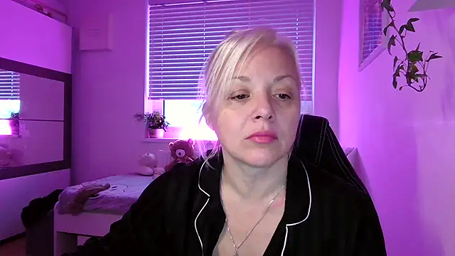 Snapshot of Linsy_Kim chatting on November 27, 6:47 am Linsy Kim online show from November 27, 6:47 am