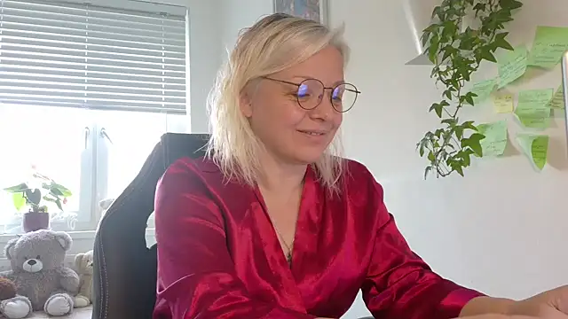 Linsy Kim online show from March 11, 6:29 am