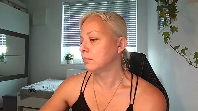 Snapshot of Linsy_Kim chatting on November 5, 6:27 am Linsy Kim online show from November 5, 6:27 am