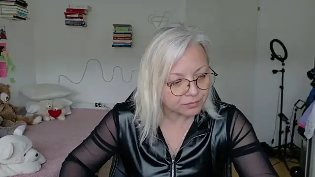 Linsy Kim online show from April 9, 10:43 am