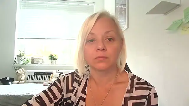 Snapshot of Linsy_Kim chatting on October 8, 8:49 am Linsy Kim online show from October 8, 8:49 am