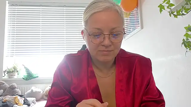 Snapshot of Linsy_Kim chatting on February 20, 9:55 am Linsy Kim online show from February 20, 9:55 am