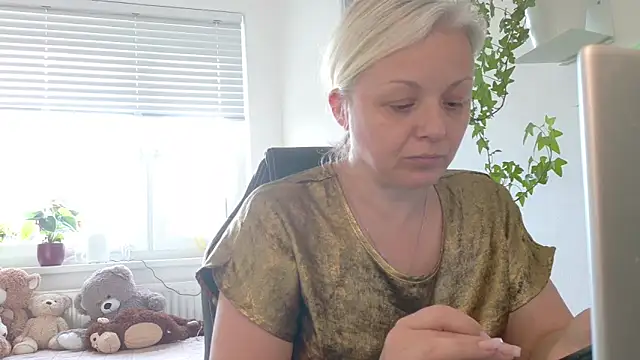 Snapshot of Linsy_Kim chatting on March 2, 2:57 pm Linsy Kim online show from March 2, 2:57 pm