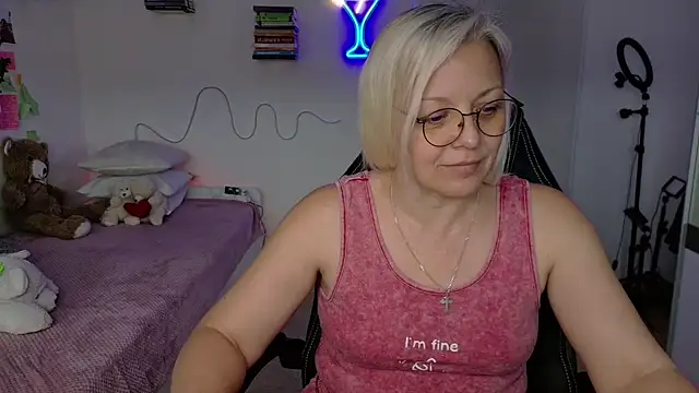 Linsy Kim online show from April 10, 1:07 pm