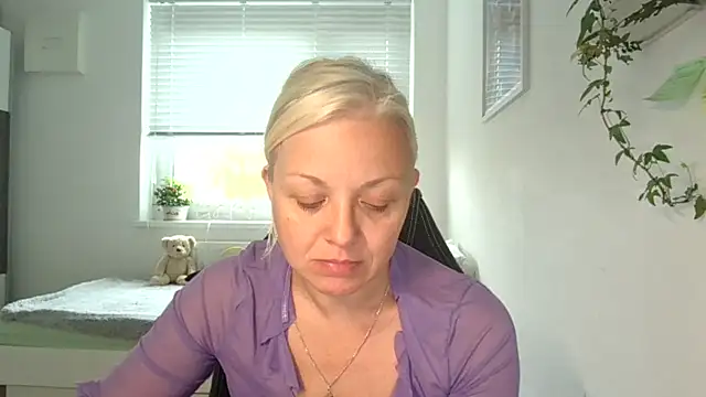 Snapshot of Linsy_Kim chatting on October 15, 6:54 am Linsy Kim online show from October 15, 6:54 am