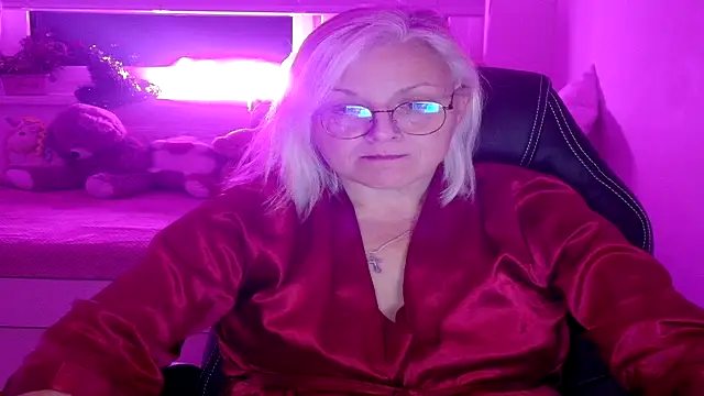 Snapshot of Linsy_Kim chatting on February 18, 10:06 pm Linsy Kim online show from February 18, 10:06 pm