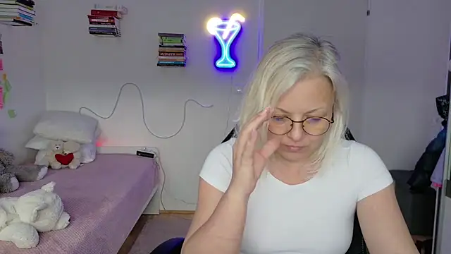 Linsy Kim online show from April 16, 3:35 pm