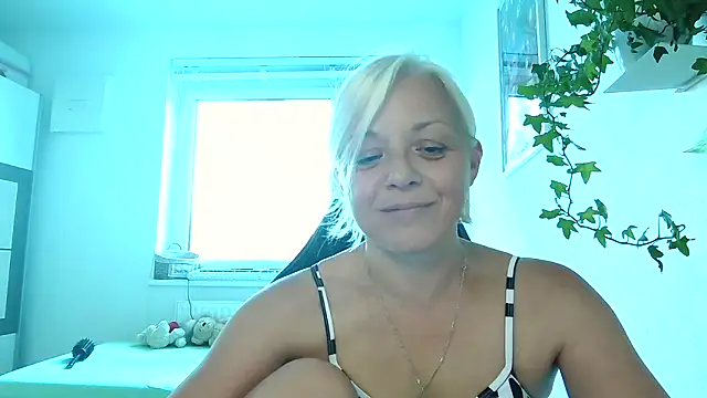 Snapshot of Linsy_Kim chatting on September 12, 6:35 am Linsy Kim online show from September 12, 6:35 am