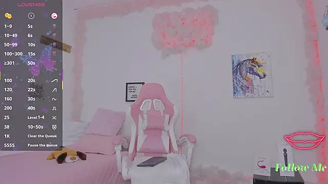 milfAaura online show from March 26, 3:16 am