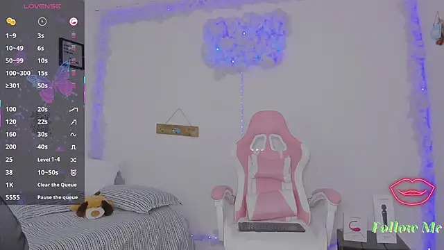 milfAaura online show from March 16, 3:03 am