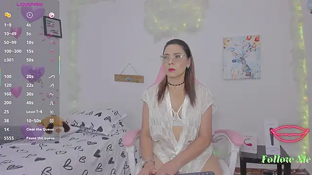 milfAaura online show from March 5, 4:20 am