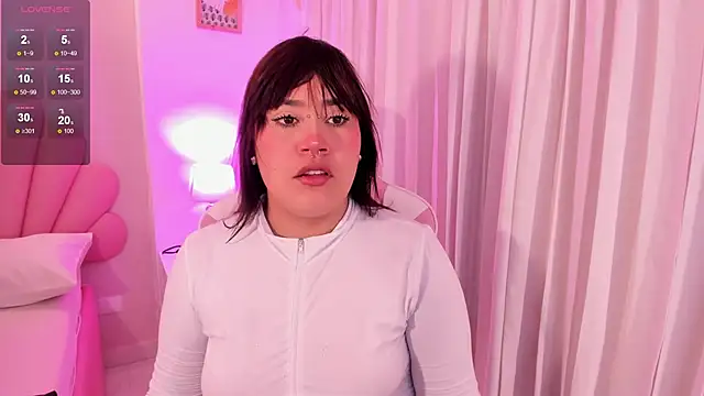 mia yeager online show from January 17, 3:32 am