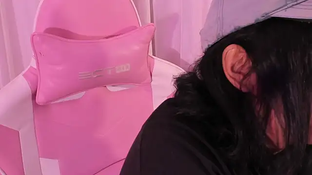 mia yeager online show from October 22, 4:01 am