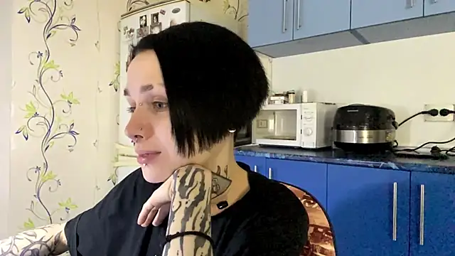 Snapshot of CandaceBlaze chatting on October 8, 8:20 pm CandaceBlaze online show from October 8, 8:20 pm