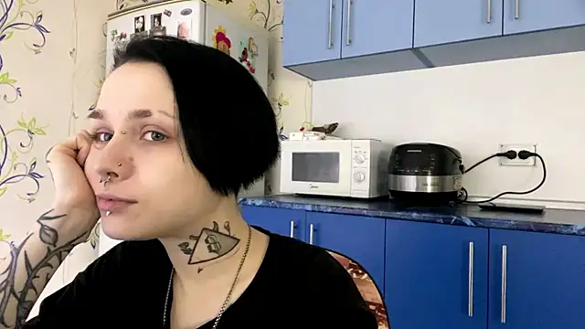 Snapshot of CandaceBlaze chatting on October 13, 8:21 pm CandaceBlaze online show from October 13, 8:21 pm