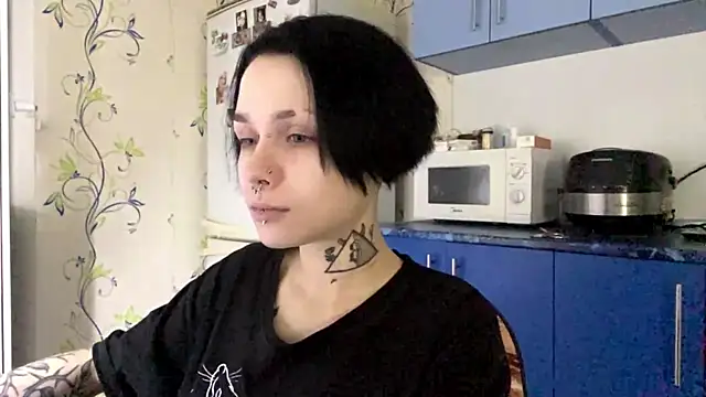 Snapshot of CandaceBlaze chatting on October 3, 8:32 pm CandaceBlaze online show from October 3, 8:32 pm