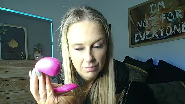 imyourgoodgirl69 online show from March 29, 4:03 am