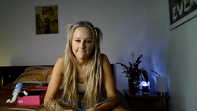 imyourgoodgirl69 online show from December 23, 8:02 am