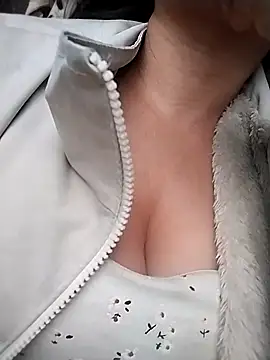 venu00 online show from November 23, 11:37 pm