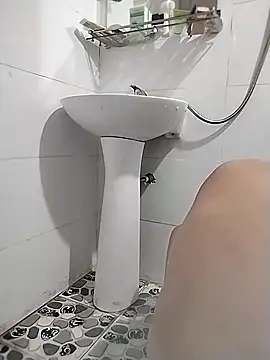 venu00 online show from April 10, 6:09 am