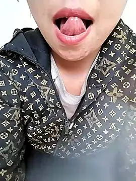 venu00 online show from December 22, 5:40 am