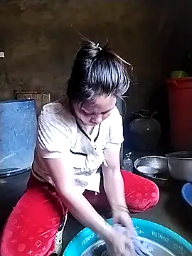 venu00 online show from February 6, 3:35 am