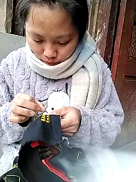 venu00 online show from March 13, 3:22 am