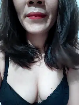 Snapshot of Singlemom69x chatting on May 11, 1:23 pm Singlemom69x online show from May 11, 1:23 pm