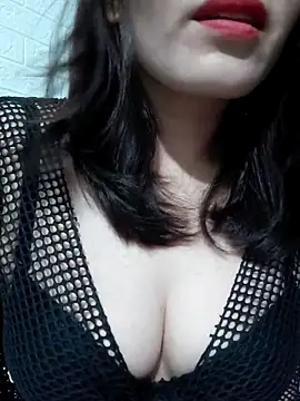 Snapshot of Singlemom69x chatting on May 9, 1:36 pm Singlemom69x online show from May 9, 1:36 pm